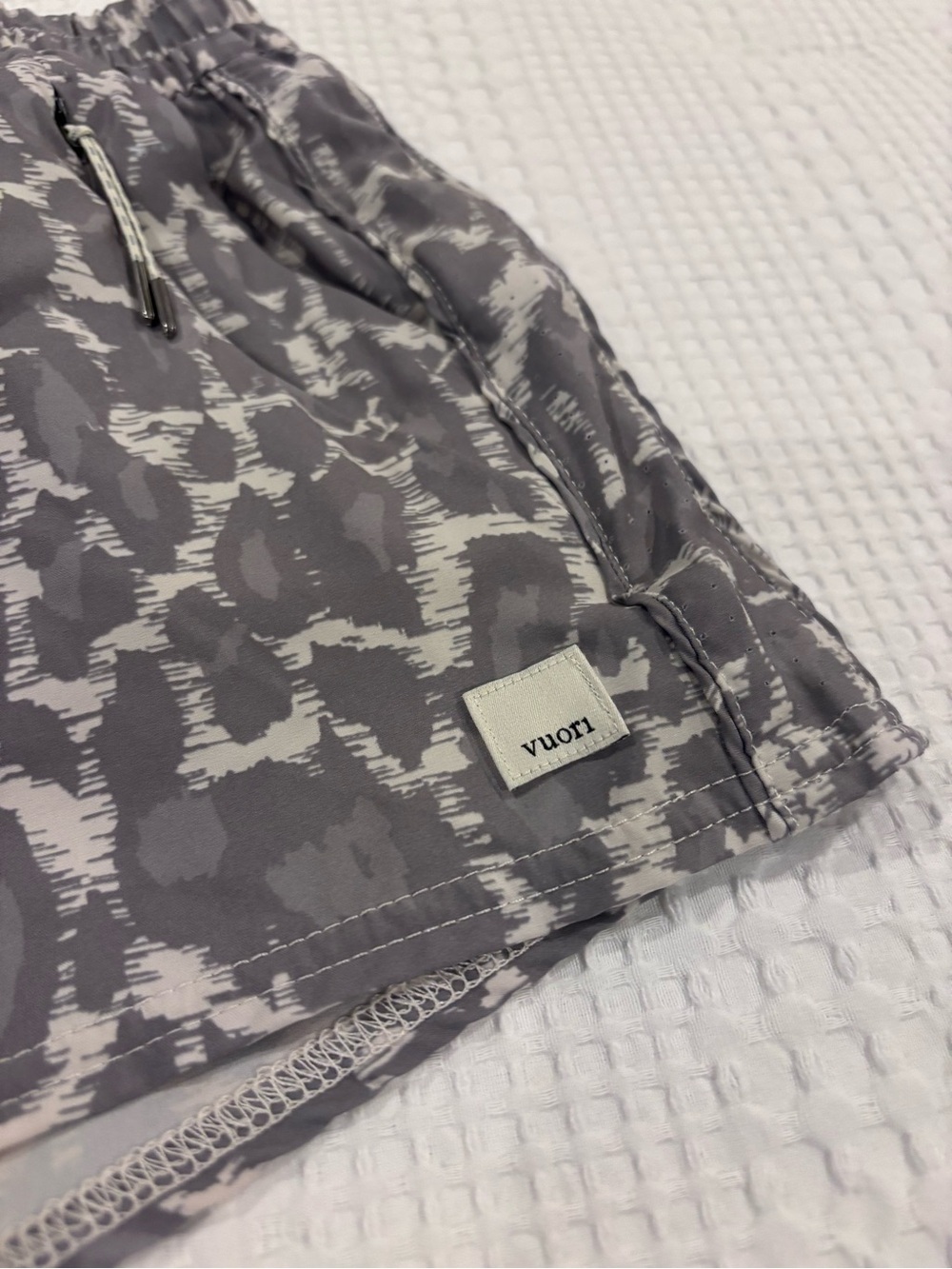 Vuori Shorts - Picture 2 of 5